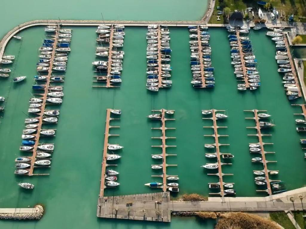 Hello Balaton Apartamento Alsóörs Exterior foto