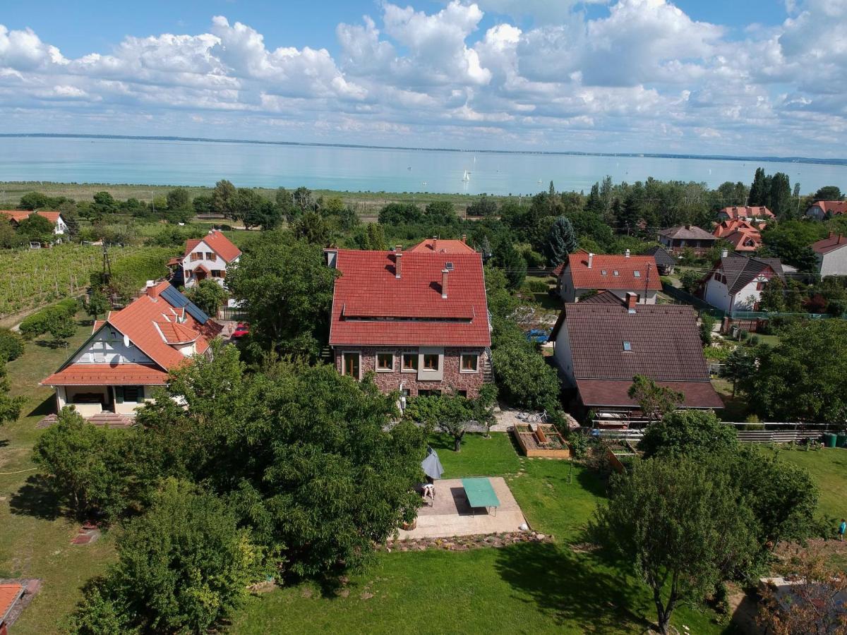 Hello Balaton Apartamento Alsóörs Exterior foto